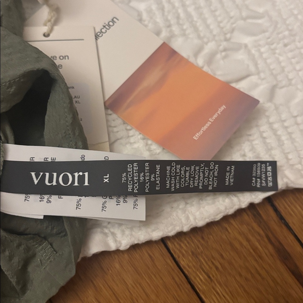 Vuori Sage Green V-Neck Bra - Picture 3 of 3